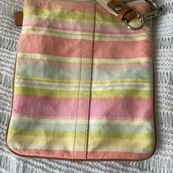 Coach Crossbody & Wristlet Just Needs Cleaning .No tears, holes - Picture 8 of 9